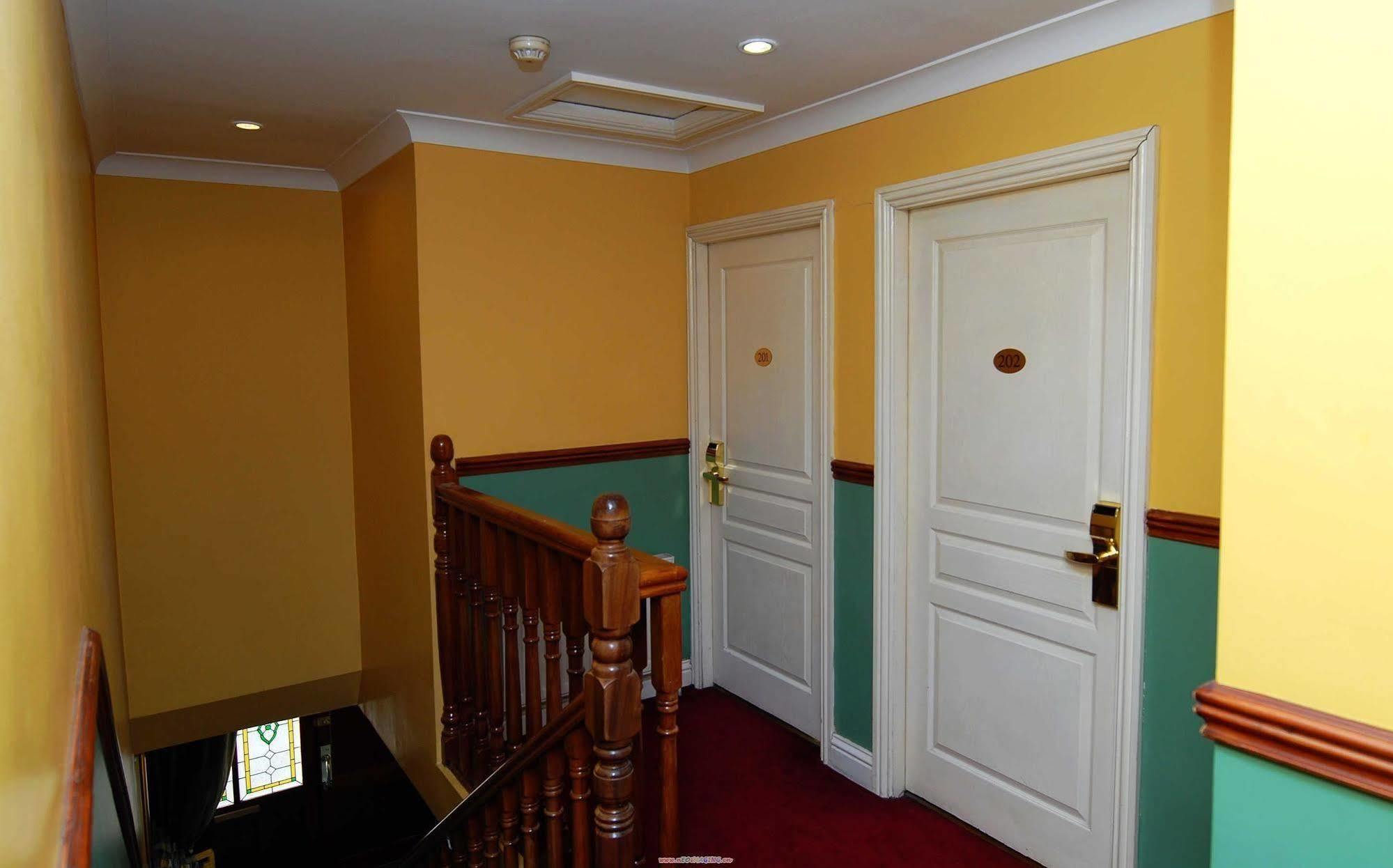 Palmerstown Lodge Dublin Exterior photo